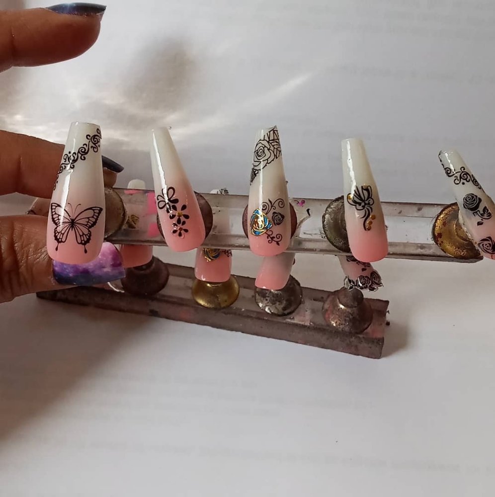 Press on nails